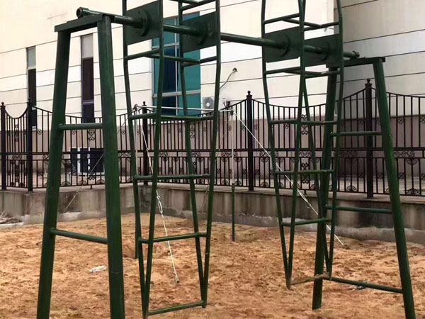 滾輪旋梯