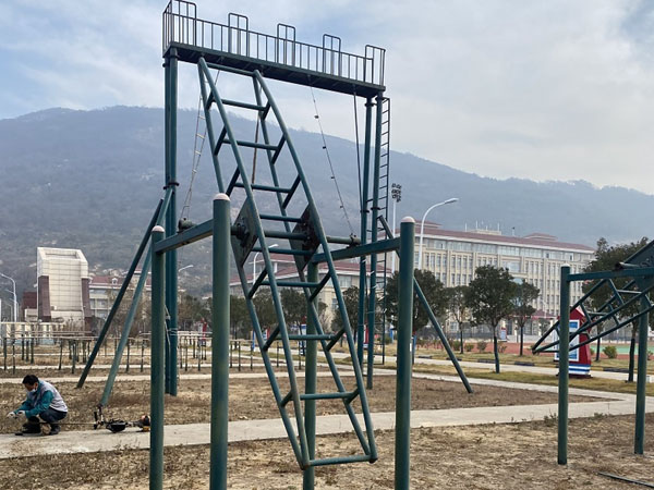 滾輪旋梯